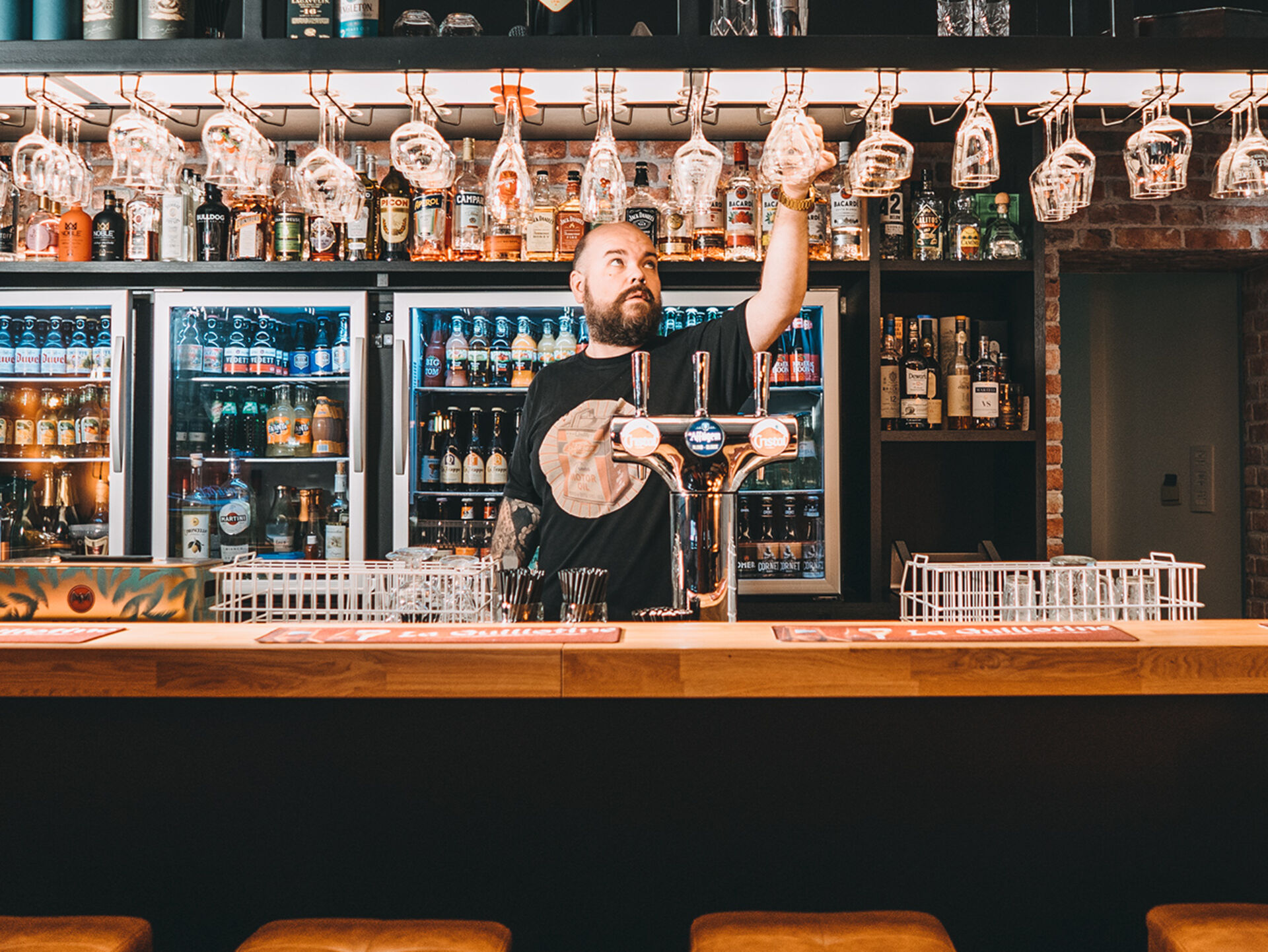 Razlozi da ne perete čaše ručno u ugostiteljstvu Razlozi da ne perete čaše ručno u ugostiteljstvu