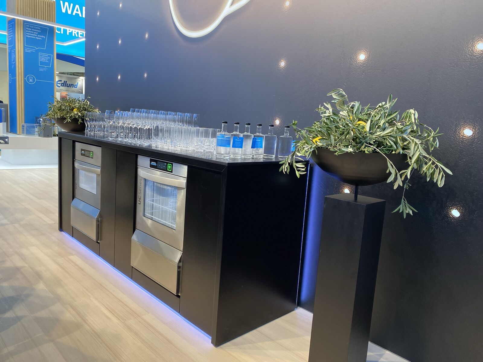 Winterhalter на выставке HOST-2019 в Милане. Машины не только показывались, но и реально работали в барной зоне стенда Winterhalter на выставке HOST-2019 в Милане. Машины не только показывались, но и реально работали в барной зоне стенда