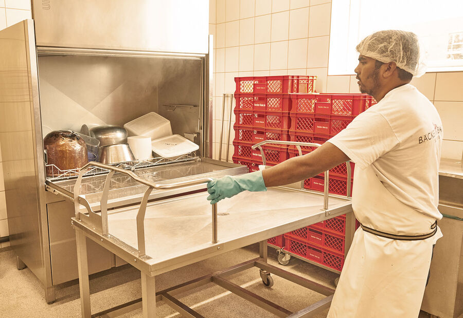 Referência Padaria Baier Máquina de lavar utensílios Winterhalter Uso pelo cliente Referência Padaria Baier Máquina de lavar utensílios Winterhalter Uso pelo cliente