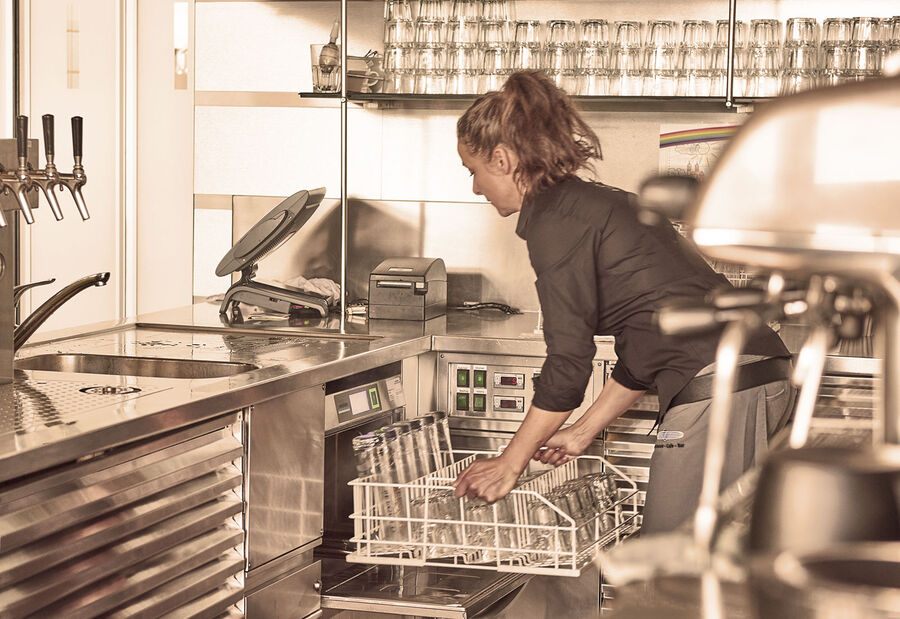 齐柏林博物馆饭店参考案例:台下式洗杯机客户收益 齐柏林博物馆饭店参考案例:台下式洗杯机客户收益