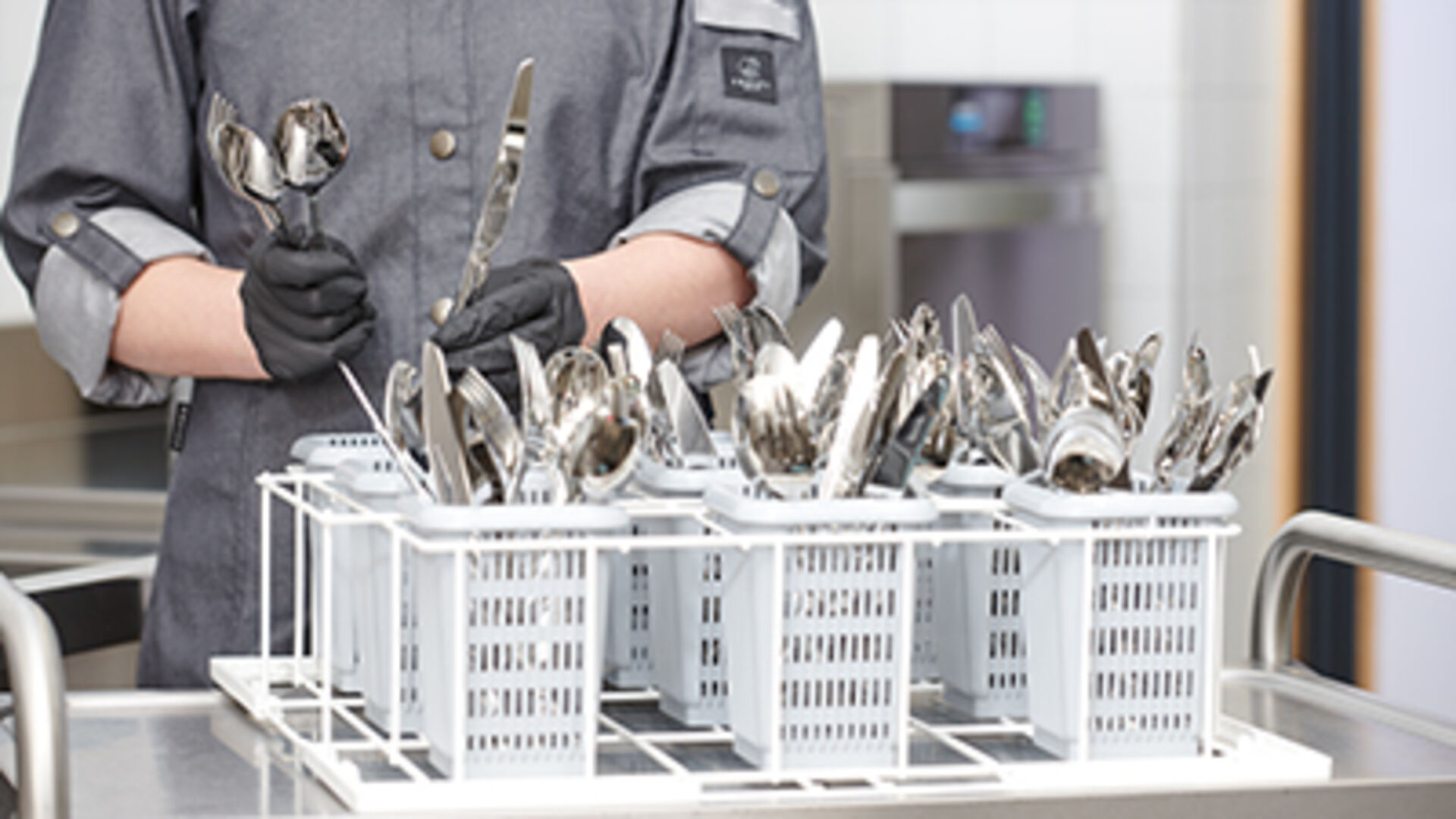 Winterhalter Besteckspülmaschine - Korb befüllen Winterhalter Besteckspülmaschine - Korb befüllen