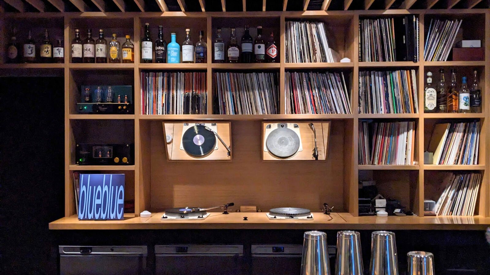 Bar Neiro, Berlin Turntables in the Bar Neiro, Berlin