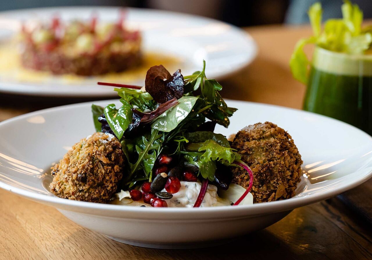 Leaf salad with pea fritters, mint yoghurt, leaf salad, pickled fennel, pomegranate Leaf salad with pea fritters, mint yoghurt, leaf salad, pickled fennel, pomegranate