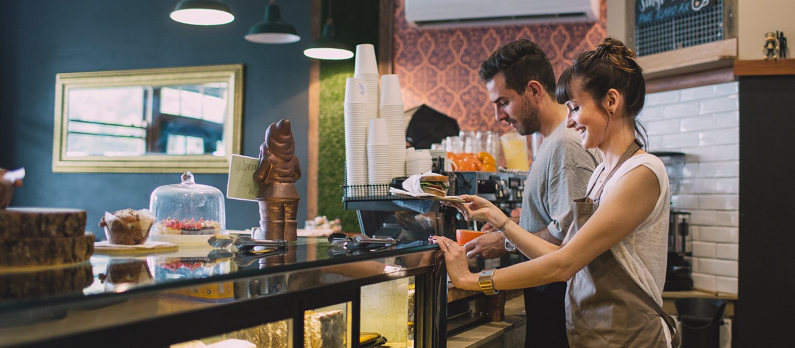 Máquinas de lavar louças Winterhalter para cafés e pequenos restaurantes Máquinas de lavar louças Winterhalter para cafés e pequenos restaurantes