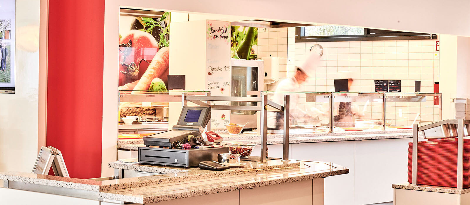 公司餐厅的Winterhalter篮筐输送式洗碗机 公司餐厅的Winterhalter篮筐输送式洗碗机