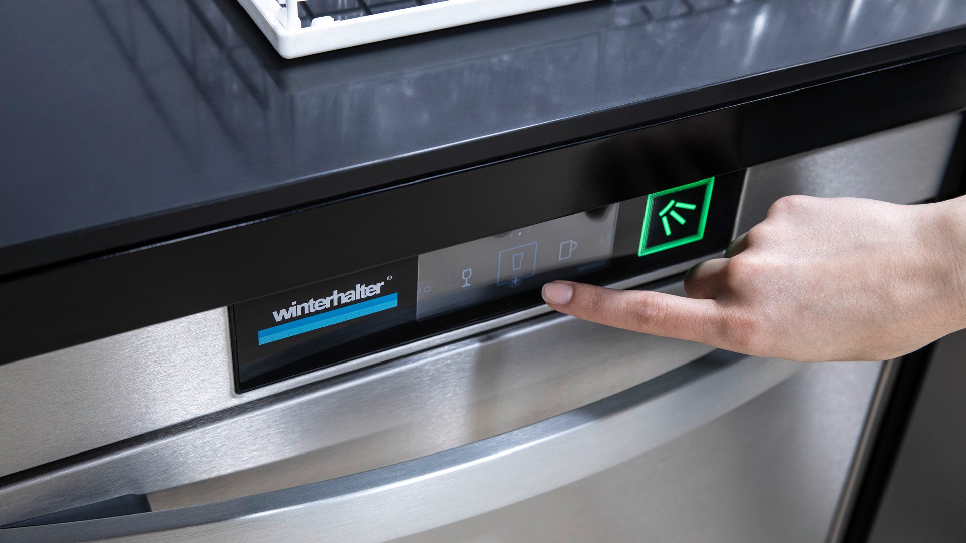 Spülmaschine mit einfacher Bedienung | Arbeitsplatz Gastronomie Spülmaschine mit einfacher Bedienung | Arbeitsplatz Gastronomie