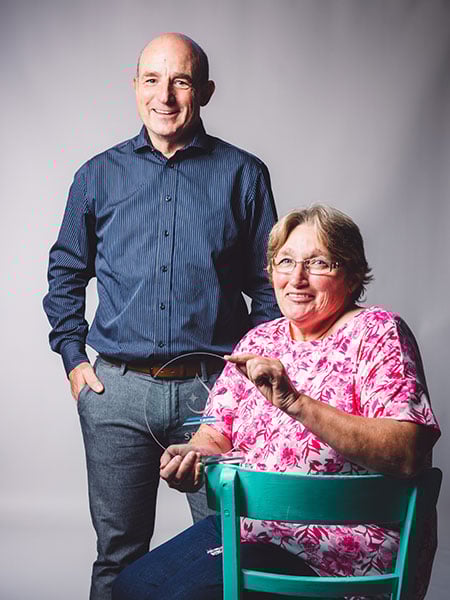 Rudi Seubert, Geschäftsführer Winterhalter Deutschland mit der Gewinnerin Helga Dassinger