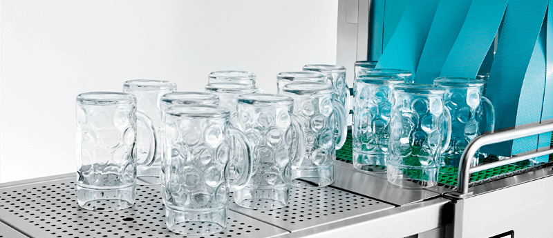 Bandtransportspülmaschine fürs Gläserspülen Bandtransportspülmaschine fürs Gläserspülen