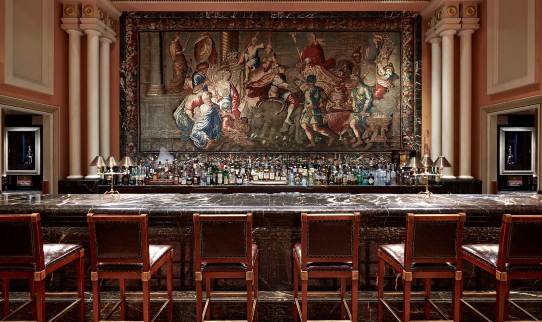 Alexander's Bar Ξενοδοχείο Μεγάλη Βρεταννία Alexander's Bar Ξενοδοχείο Μεγάλη Βρεταννία