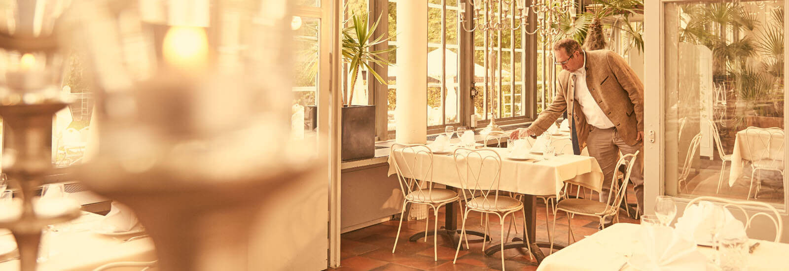 ウィンターハルター パススルータイプ食器洗浄機 Schloßcafé Palmenhaus のリファレンス ウィンターハルター パススルータイプ食器洗浄機 Schloßcafé Palmenhaus のリファレンス