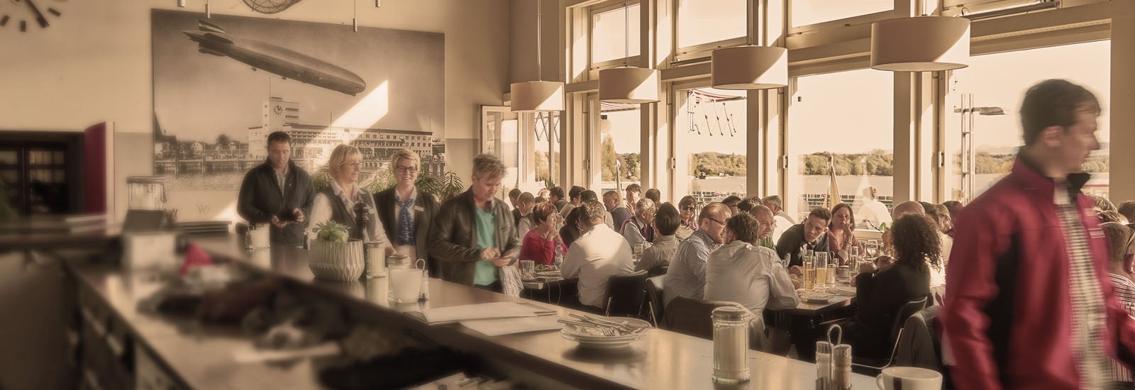 Referentie Zeppelin Museum Restaurant voorlader vaatwasmachine Winterhalter Referentie Zeppelin Museum Restaurant voorlader vaatwasmachine Winterhalter