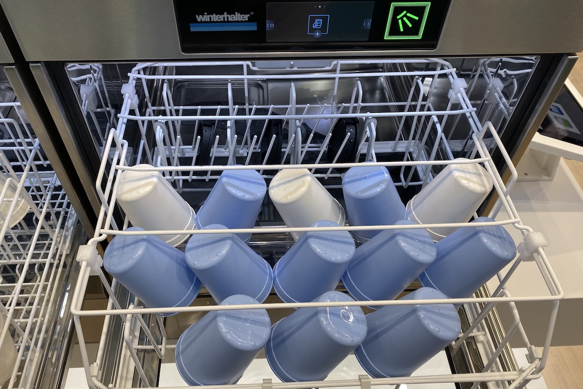 Уникальная система мойки многоразовых пластиковых стаканчиков от Winterhalter
